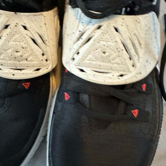 Nike Kyrie 3 Team Low Black White ! SOLID SHOES! For the collectors. - Picture 11 of 16